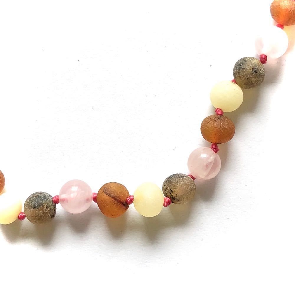 Teething necklace with raw ambers & rose quartz - bebabyco